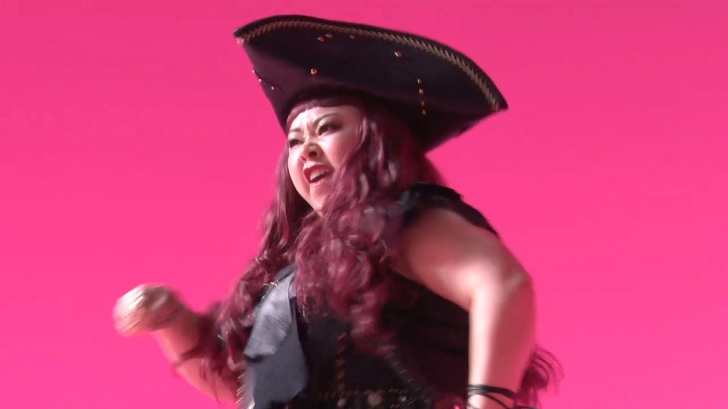 ダンスする渡辺直美。