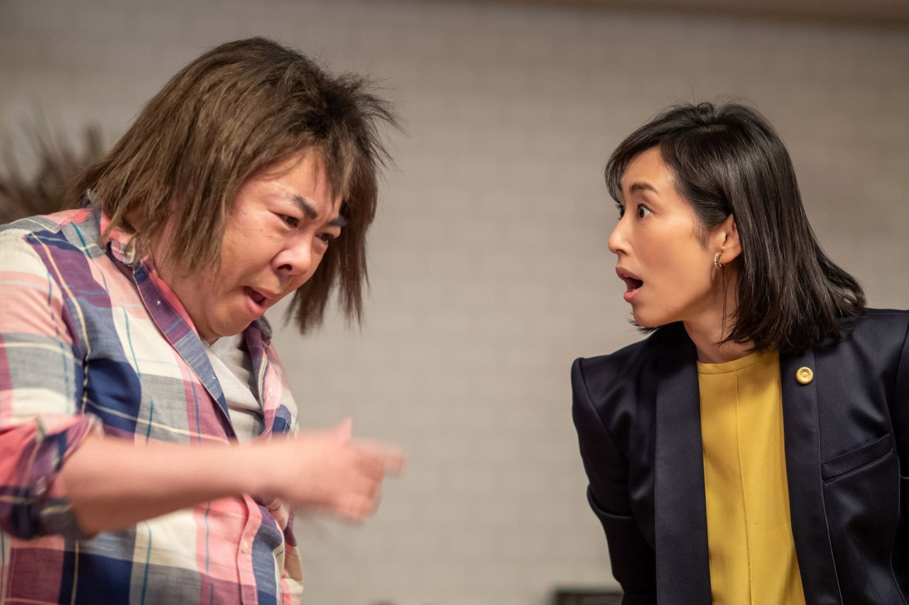 コント「キスがうまいだけの男」で共演するドランクドラゴン塚地（左）と木村多江（右）。(c)NHK