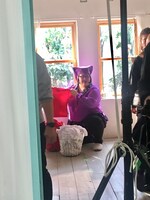 “黒子の妖精”に扮したメイプル超合金・安藤。