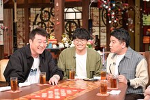ゲストのミキとMCの加藤浩次（左）。(c)TBS