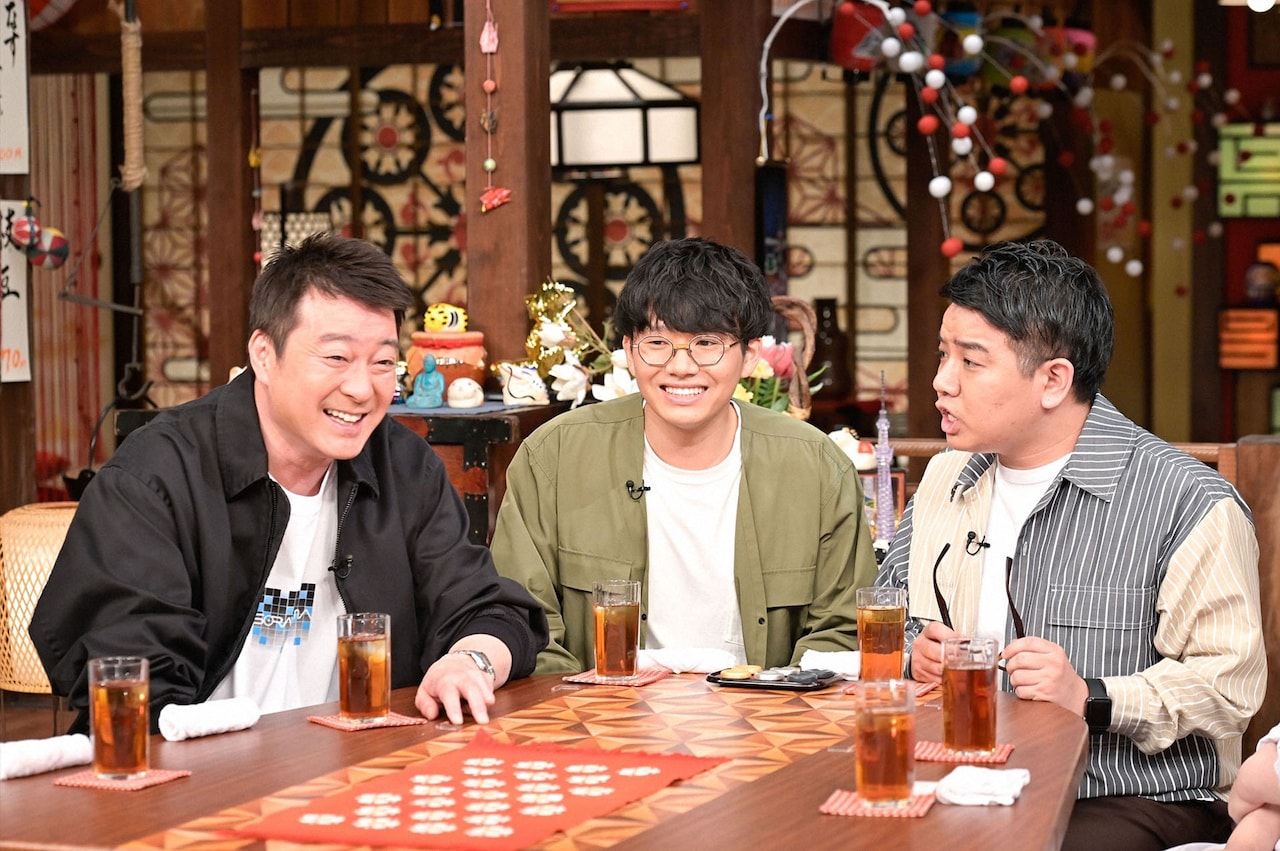 ゲストのミキとMCの加藤浩次（左）。(c)TBS
