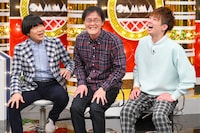 左から雨上がり決死隊・蛍原、アインシュタイン。(c)MBS