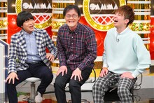 左から雨上がり決死隊・蛍原、アインシュタイン。(c)MBS