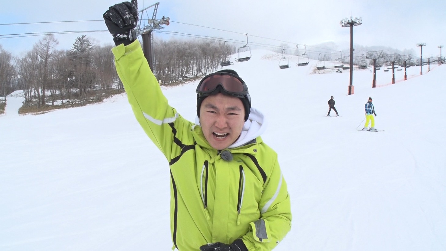 「相席食堂」で相席旅を繰り広げる、かまいたち山内。(c)ABCテレビ
