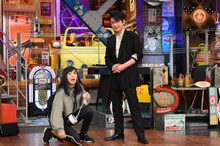 左から河邑ミク、及川光博。(c)日本テレビ