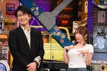 左から及川光博、清水あいり。(c)日本テレビ