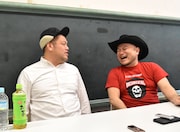 「ドキュメンタル」での戦いを振り返る(左から)野性爆弾くっきー!、ハリウッドザコシショウ。