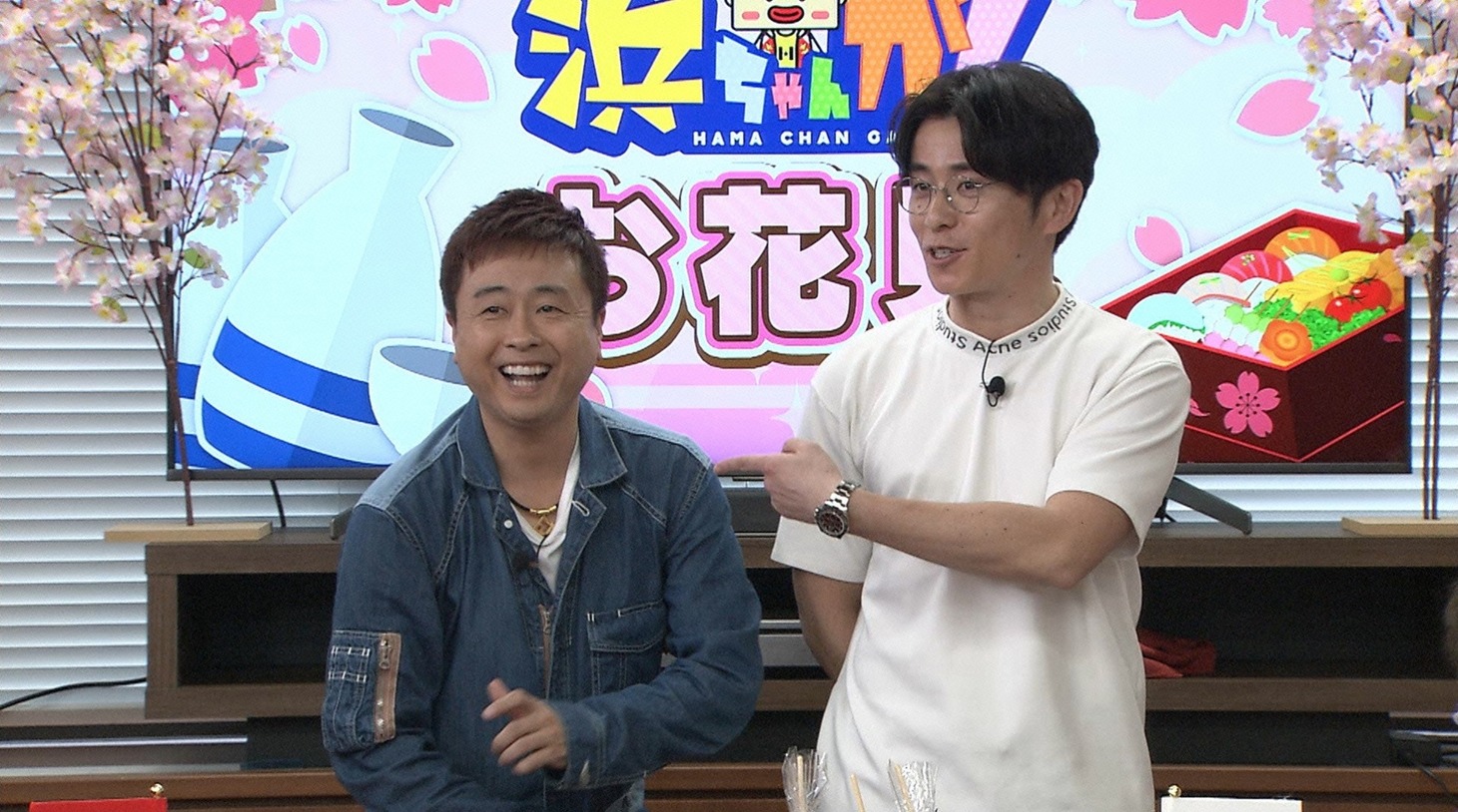 左から次長課長・河本、オリエンタルラジオ藤森。(c)読売テレビ