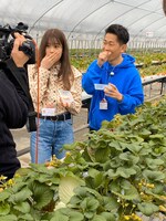 左から吉川七瀬、ジャングルポケット太田。(c)チバテレ