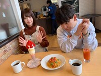 左から小田えりな、ジャングルポケットおたけ。(c)チバテレ