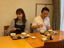 左から清水麻璃亜、ジャングルポケット斉藤。(c)チバテレ