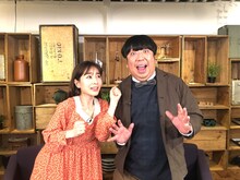 左から田中みな実、バナナマン日村。(c)TVQ