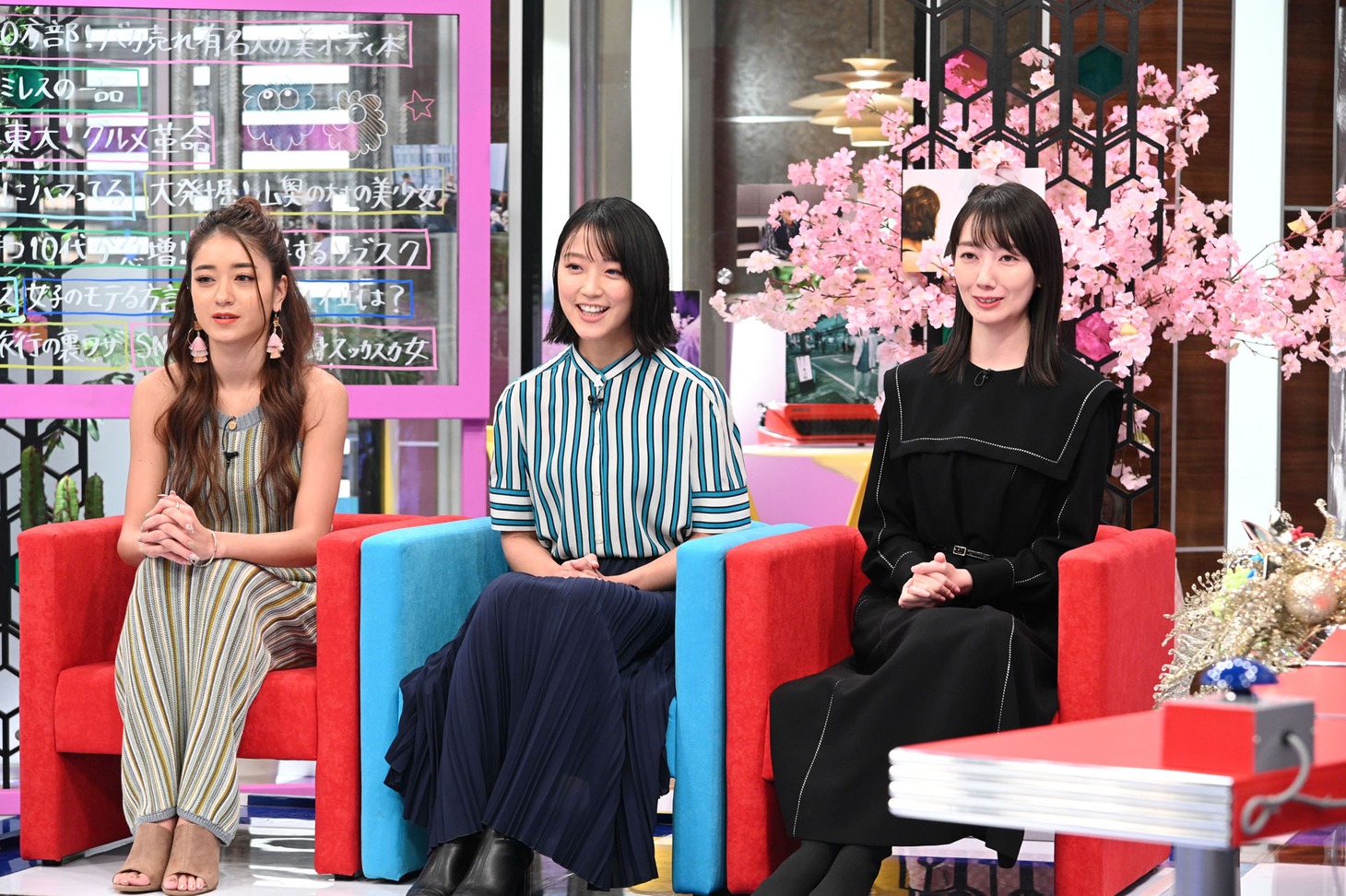 ゲストの池田美優、竹内由恵、波留（左から）。