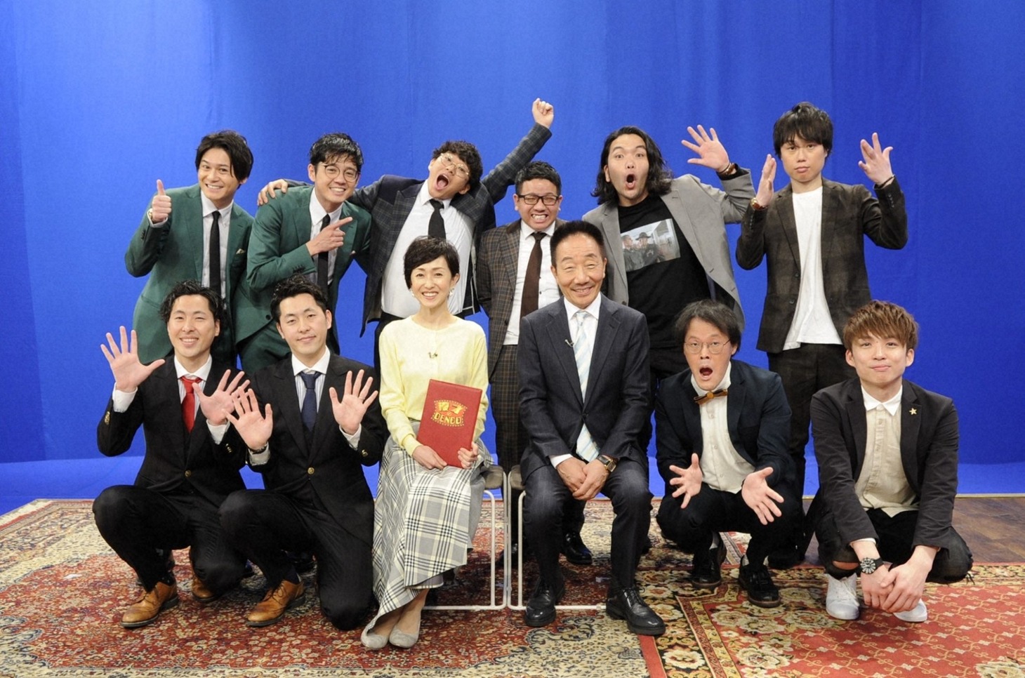 「漫才のDENDO」に出演する（前列左から）吉田たち、加藤明子アナ、中田カウス、アインシュタイン、（後列左から）トット、ミキ、見取り図。(c)ABCテレビ