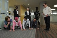 「タモリ倶楽部」の「SMの女王様が考えたバラエティ罰ゲームアップデート」に出演する（手前左から）EXIT、東京03豊本、東京03角田、タモリ。(c)テレビ朝日