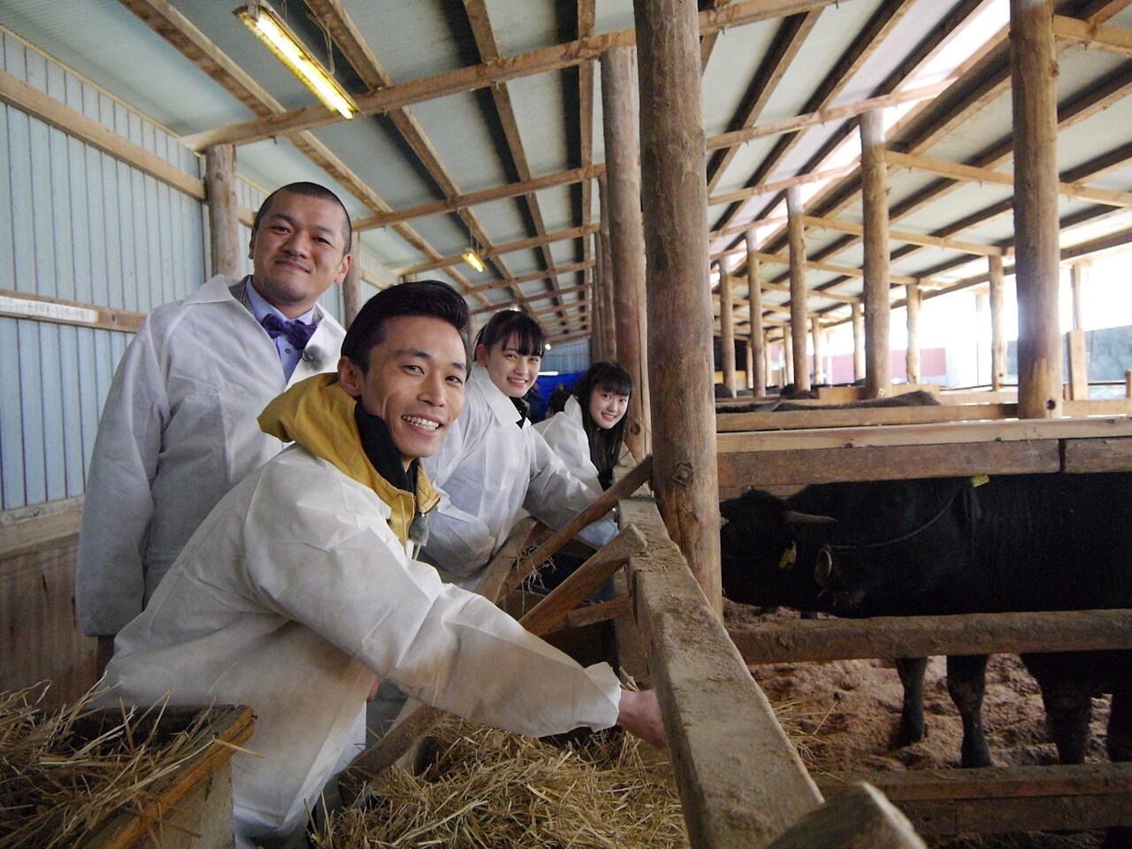 カミナリがテレビ初出しグルメを求めて宮城旅、仙台牛の希少部位に興奮