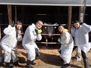 左から橘花怜、カミナリ、伊達花彩。(c)KHB