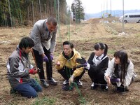 「カミナリが行く！宮城（秘）グルメドライブ」のワンシーン。(c)KHB