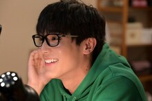 コント「夜8時のヘビーウォッチャー」に出演する中川大志。(c)NHK