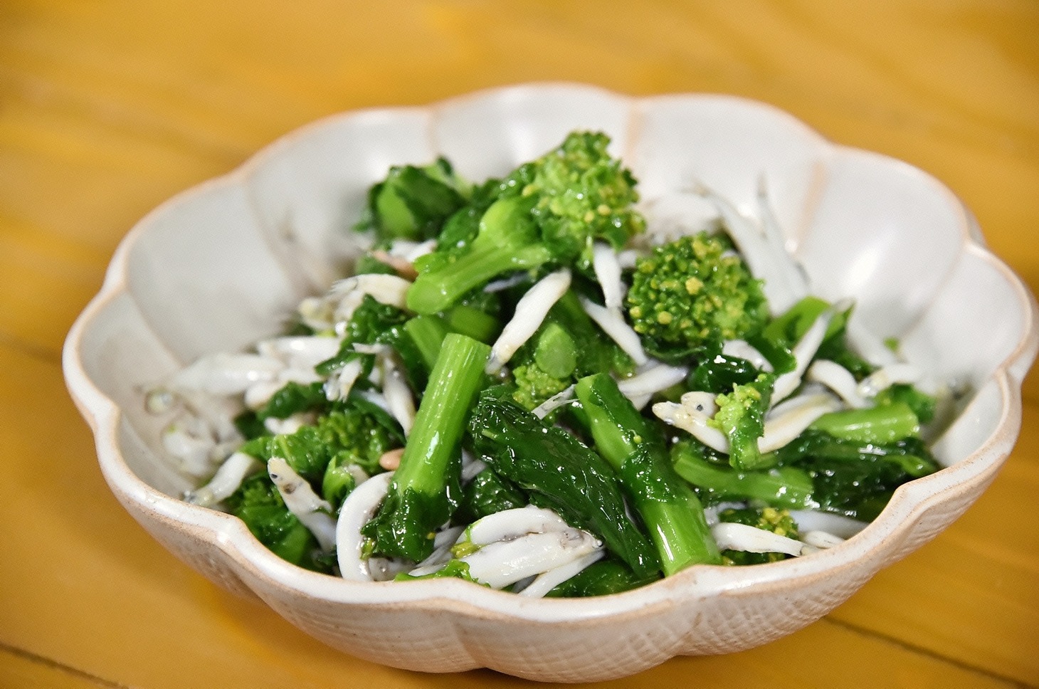 釜揚げ氷魚のナムル。(c)日本テレビ