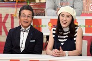 左から間寛平、秋野暢子。(c)読売テレビ