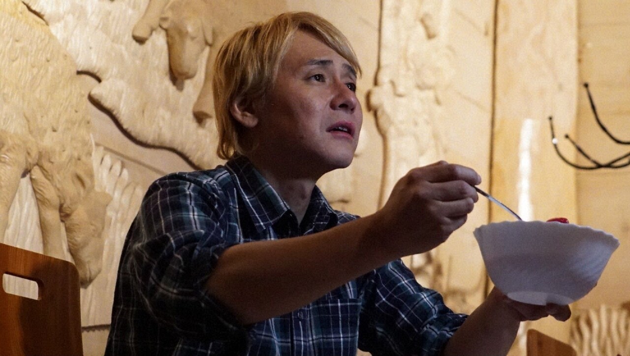 「迷宮グルメ 異郷の駅前食堂」に出演するヒロシ。(c)BS朝日