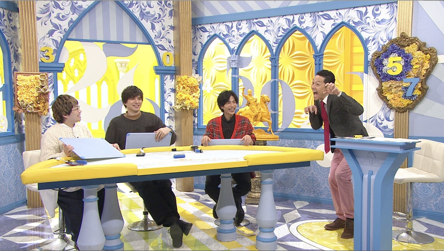 「数字でわかる芸能人 数字の神様」に出演する（左から）ハリセンボン春菜、城田優、志尊淳、東野幸治。(c)フジテレビ