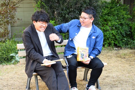 撮影に応じるミキ。