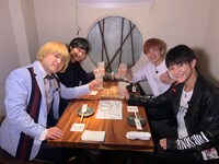 和牛とTHE RAMPAGE from EXILE TRIBEの岩谷翔吾、浦川翔平。(c)関西テレビ