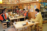 「コヤブとムリヤリ経験団」の様子。(c)関西テレビ