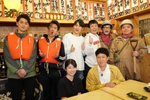 「コヤブとムリヤリ経験団」に出演する（後列左から）ツートライブ、スマイル、セルライトスパ、（前列左から）舘山聖奈アナ、小籔千豊。(c)関西テレビ