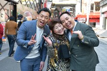 「ミルクボーイのオカンBINGO」に出演するミルクボーイ（両端）。(c)ABCテレビ