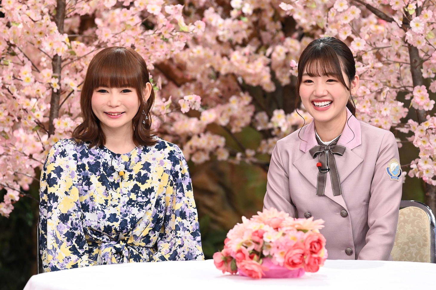 左から中川翔子、佐々木美玲。(c)日本テレビ