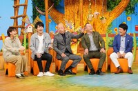 左から岡田結実、溝端淳平、バイきんぐ、堀尾正明。(c)日本テレビ
