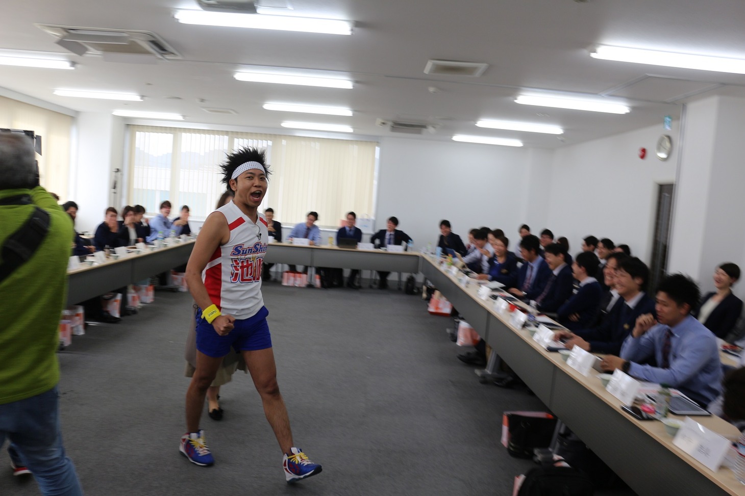 「池崎＆スミスの新人ジェネレーション」より。(c)静岡朝日テレビ