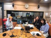 3月24日に放送された「なにわ演芸荘～よしもと　見取り図の部屋～」のスタジオ風景。左から見取り図リリー、見取り図・盛山、清水麻椰（MBSアナウンサー）。