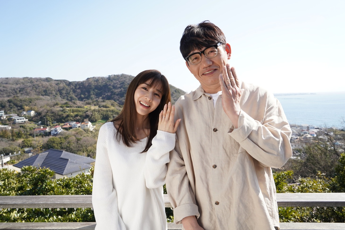 「明治TANPACT」シリーズのCMで夫婦役を演じる（左から）田中みな実、ずん飯尾。