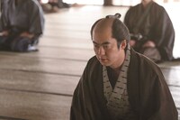 「燃えよ剣」より、ウーマンラッシュアワー村本扮する山崎丞。