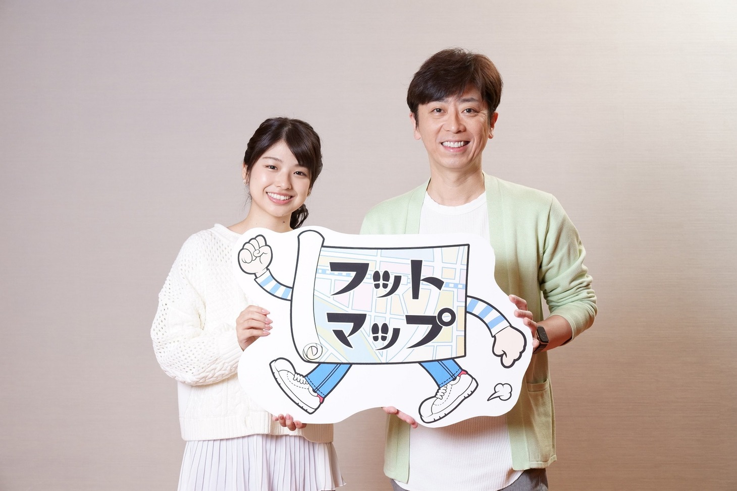 フットボールアワー後藤と舘山聖奈アナ（左）。(c)関西テレビ