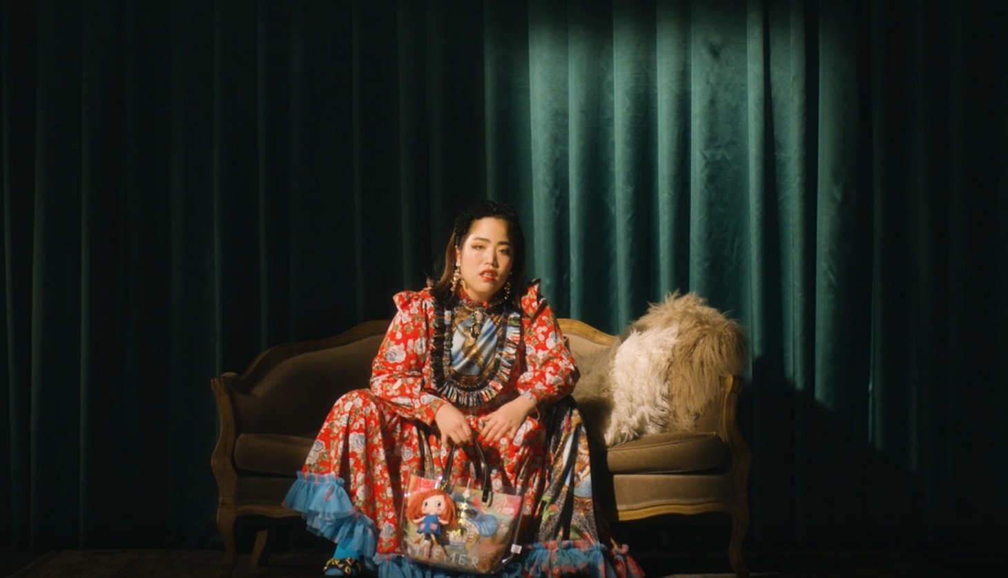 ILEMERのWebCM「ハイブランド編」より。