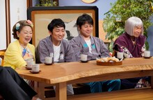 左から由紀さおり、NON STYLE、間寛平。(c)読売テレビ