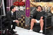 左から有吉弘行、長州力。(c)日本テレビ
