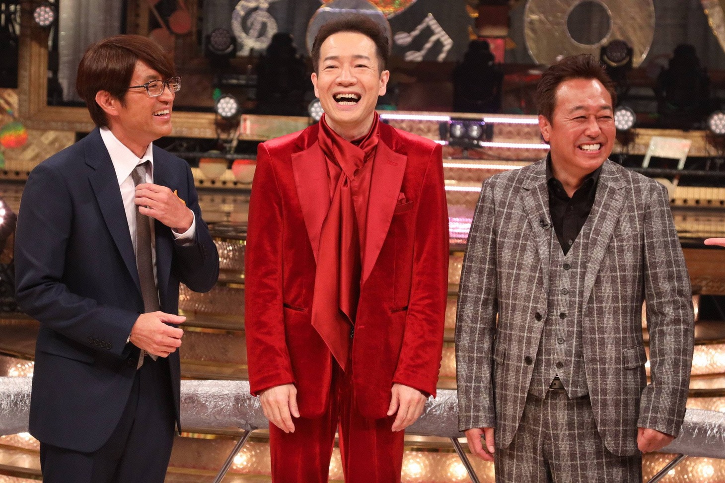 さまぁ～ずと田原俊彦（中央）。(c)フジテレビ