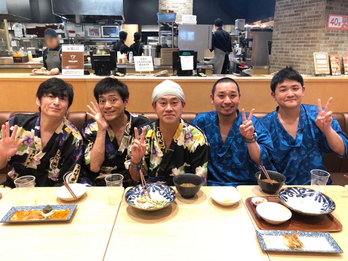 スーパー銭湯を訪れる（左から）博多華丸・大吉、宮川大輔、千鳥。(c)関西テレビ