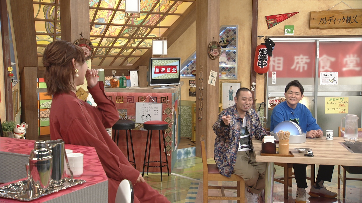 （左から）まつきりな、千鳥。(c)ABCテレビ