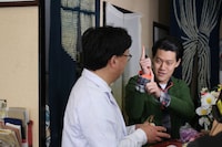 「霜降り明星のあてみなげ」のワンシーン。(c)静岡朝日テレビ