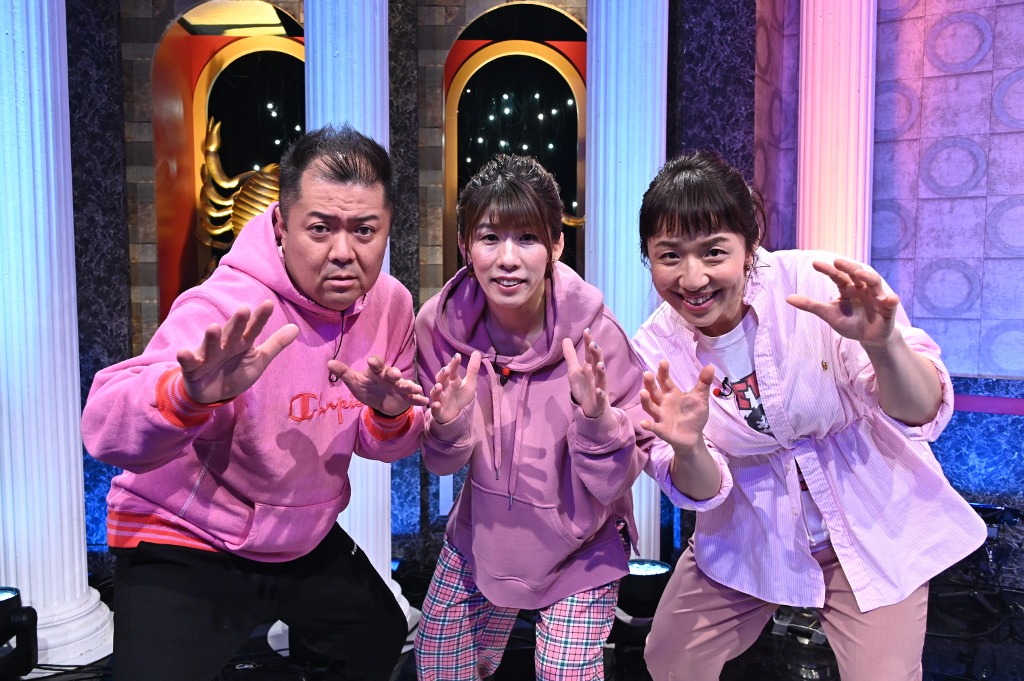 「メダリストチーム」の（左から）ブラックマヨネーズ小杉、吉田沙保里、浜口京子。(c)TBS