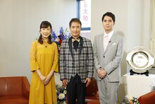 「第55回上方漫才大賞」司会の（左から）関純子（関西テレビアナウンサー）、大平サブロー、藤川貴央（ラジオ大阪アナウンサー）。(c)関西テレビ