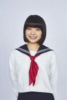 岸井ゆきの演じる長女・桜。