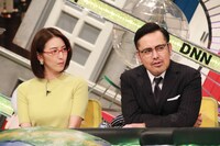 （左から）小澤陽子アナ、アリタ哲平。(c)フジテレビ